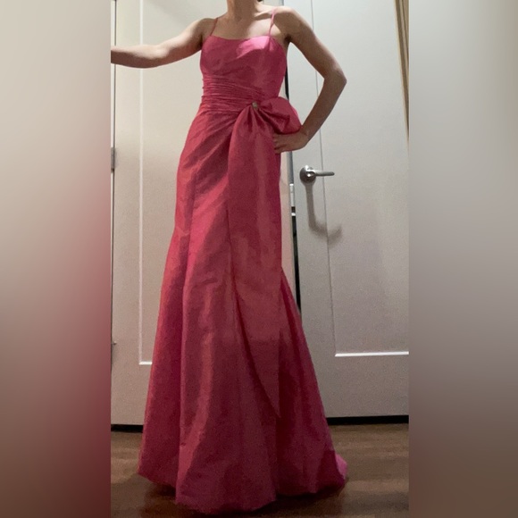 🩷Landa Formal Gown (Size 8)🩷 - Picture 13 of 16